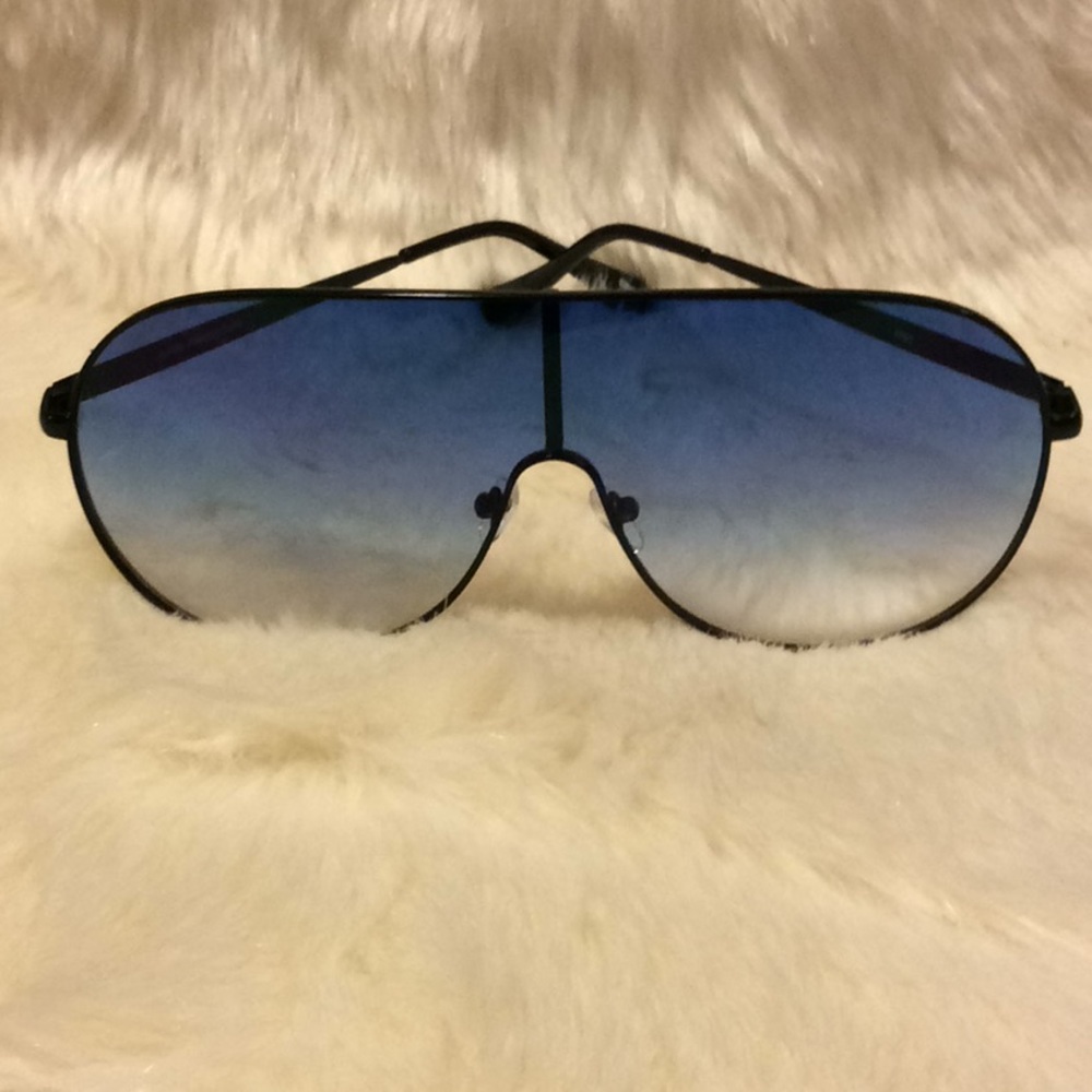 Oversized Sunglasses - Picture 3 of 6